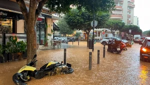 Nie przestaje lać. Czerwony alarm na wyspach, zamknęli wszystkie szkoły