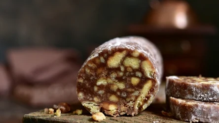 Smakowite ciasto salceson to jeden z najpopularniejszych deserów z PRL-u 
