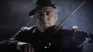 Andrzej Jarząbek "Fiś" jest liderem grupy FiśBanda