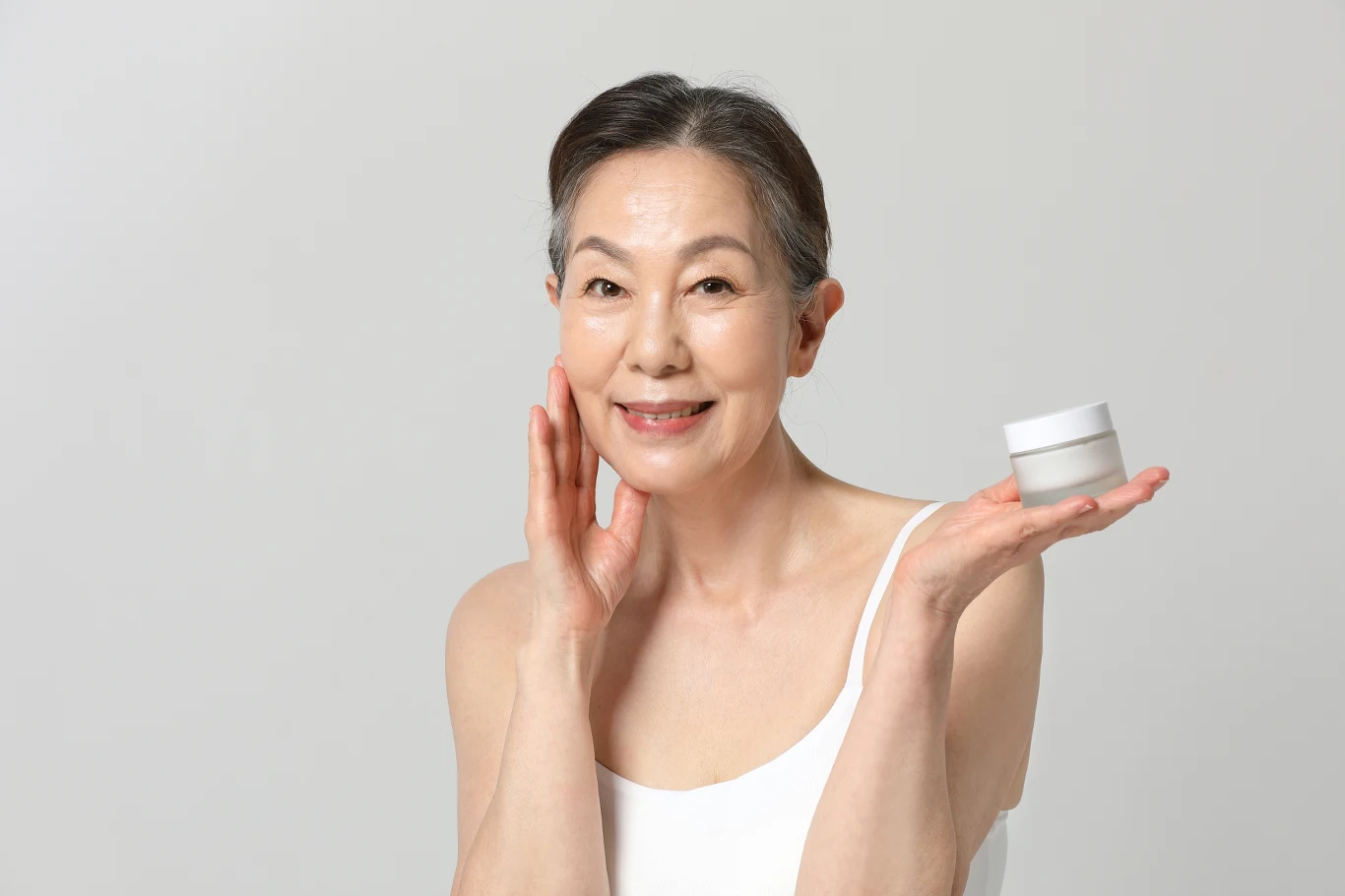 Taki sposób pielęgnacji skóry dogłębnie pielęgnuje i odmładza