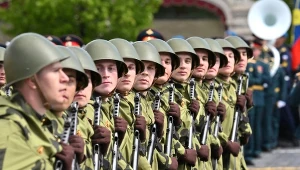 Analitycy porównali dane z frontu. "Tempo spadło prawie o połowę"