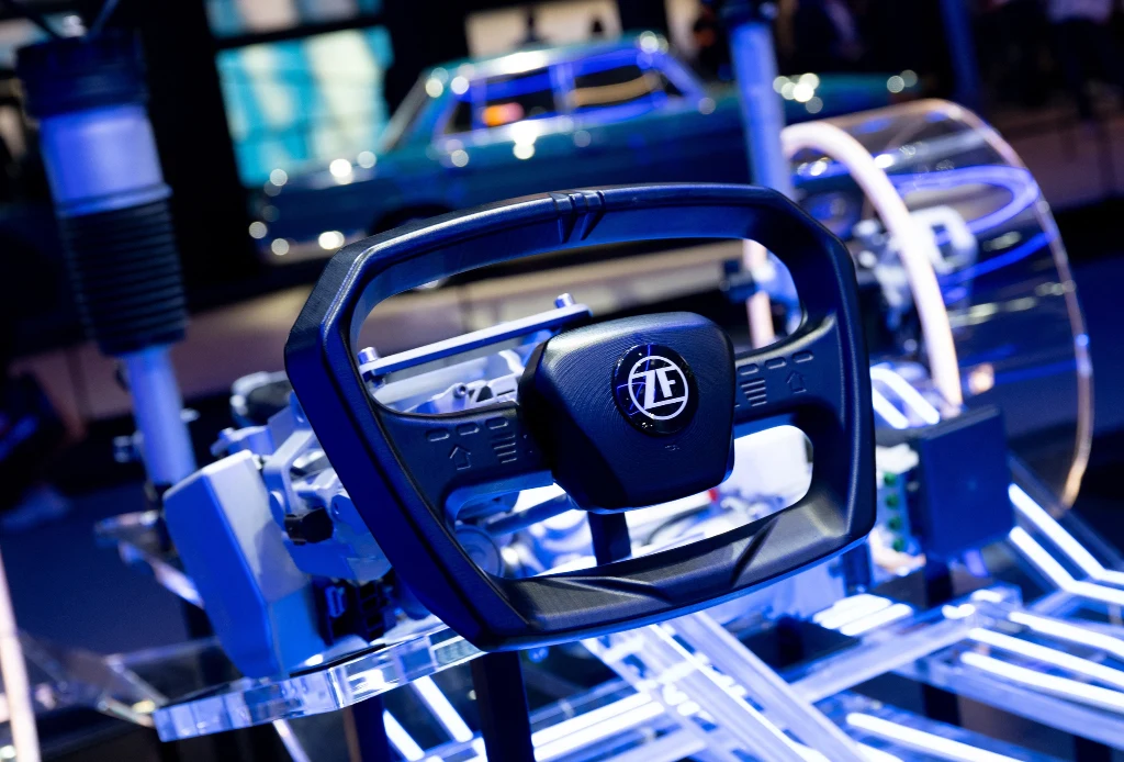 ZF zwolni 7400 osób i zakończy produkcję silników elektrycznych
