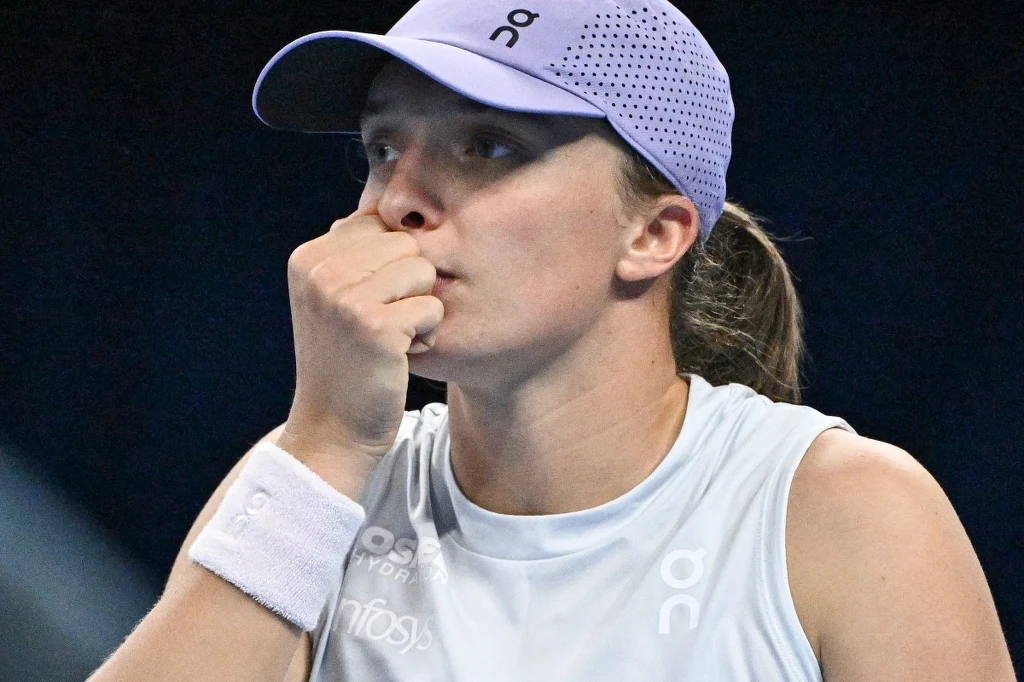 Iga Świątek Iga Świątek walczyła z Emmą Navarro o ćwierćfinał turnieju WTA w Pekinie