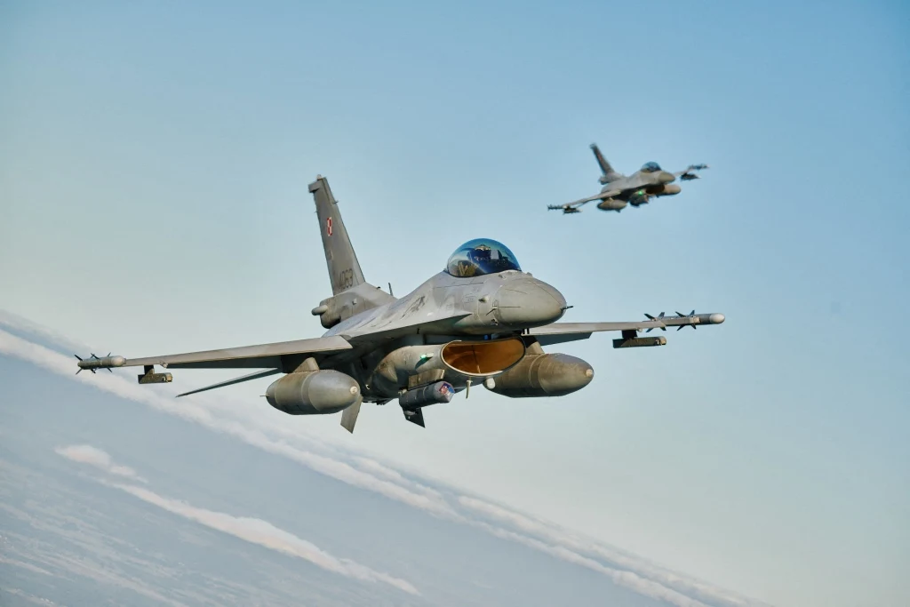 Polskie myśliwce F-16. Zdjęcie ilustracyjne