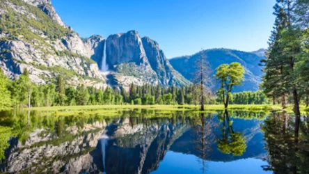 ​Monumentalne sekwoje, "płonący wodospad" i krajobraz większy od wyobraźni. O wyjątkowości kalifornijskiego Yosemite