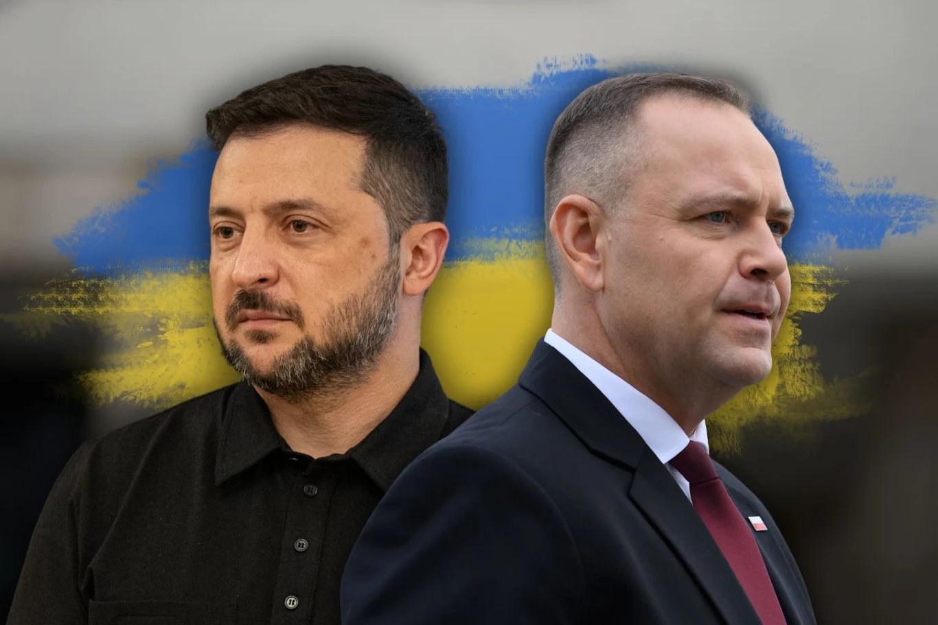 Sondaż. Czy Karol Nawrocki powinien pojechać do Ukrainy i spotkać się z Wołodymyrem Zełenskim? Dwóch mężczyzn w wyraźnym ujęciu portretowym na tle rozmazanej flagi Ukrainy; jeden ubrany w ciemną koszulę, drugi w garnitur i krawat, skierowani w przeciwnych kierunkach.