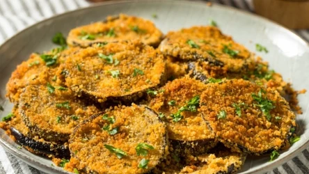 Bakłażana można obtoczyć panierką i podać w formie przekąski