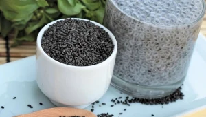 Namoczone mają więcej błonnika. Nasiona bazylii to potężna dawka zdrowych składników odżywczych