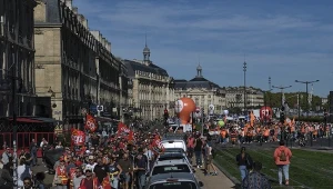 Żądają dymisji Macrona. Setki tysięcy osób na ulicach Francji