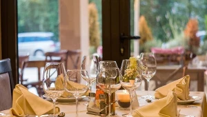 Zjedli w luksusowej restauracji. 15 osób w szpitalu, część ma sepsę