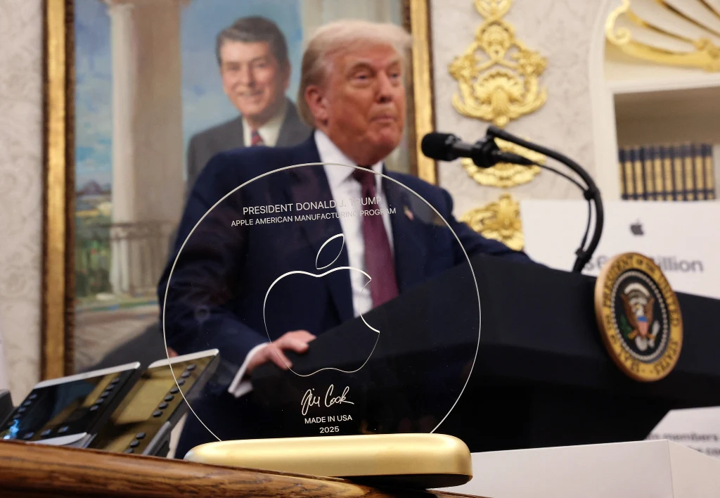 Apple usuwa aplikacje śledzące agentów ICE po naciskach administracji Donalda Trumpa (zdj. ilustracyjne)