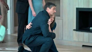 Kyle Chandler i Diane Lane w scenie z filmu "Rocznica