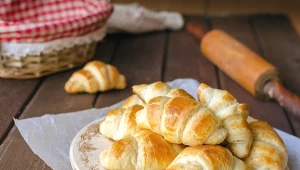 Te rogaliki zrobisz w 20 minut. Bez drożdży i wyrabiania, a smakują jak z cukierni