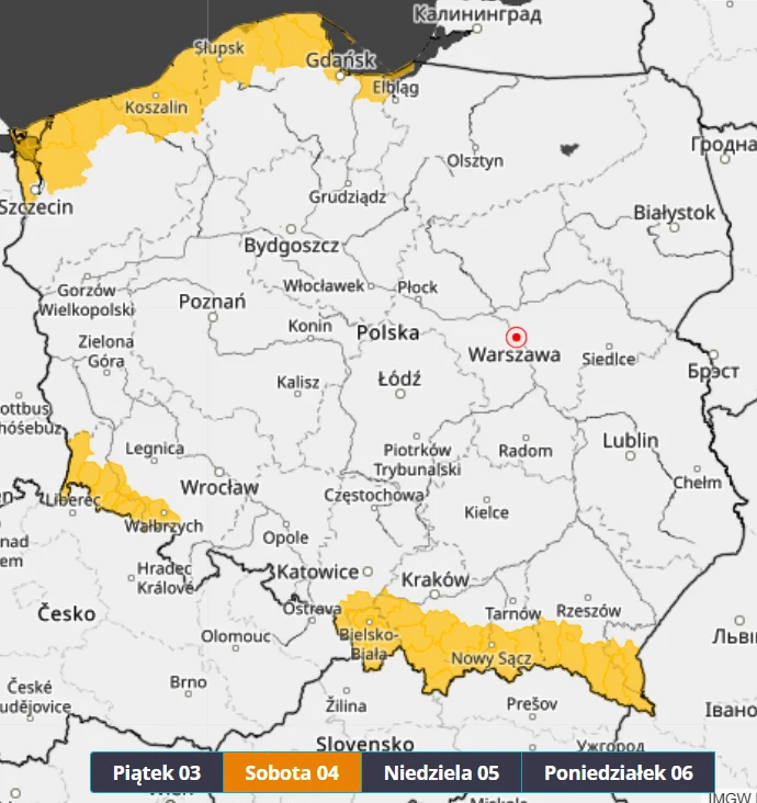 Mapa Polski z zaznaczonymi na żółto obszarami wzdłuż wybrzeża Bałtyku oraz południowej części kraju, wskazującymi na określone ostrzeżenia pogodowe lub inne alerty, z wyróżnieniem dni tygodnia w dolnej części grafiki.
