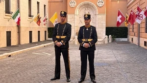 W Watykanie zaprezentowano nowy wzór munduru galowego gwardzistów