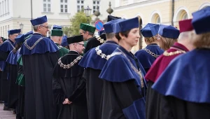 Czy studiowanie się opłaca? Komisja Europejska wskazuje różnice w zarobkach.