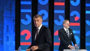 Wybory parlamentarne w Czechach. Na pierwszym planie były premier Andrej Babisz, w tle - obecny szef rządu Petr Fiala