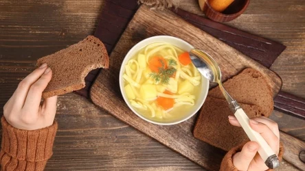 ​Wielu Polaków regularnie dodaje to do zupy. To najgorsze, co możemy zrobić