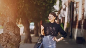 Te spódnice znów wracają do mody. Pasują do kozaków i sneakersów