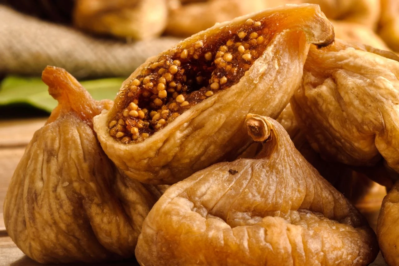 Suszone figi to zdrowa i słodka przekąska Suszone figi to zdrowa i słodka przekąska