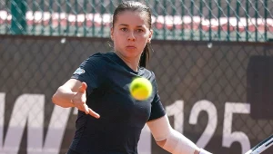 Ręka w bandażach, a Polka dalej swoje. 10. triumf od US Open. Zagra o finał WTA