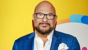 Piotr Gąsowski o swojej pierwszej miłości, randkach w podstawówce i emocjach, którymi zaskoczyła go "Randka w ciemno"