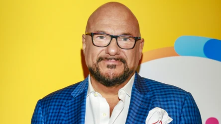 Piotr Gąsowski o swojej pierwszej miłości, randkach w podstawówce i emocjach, którymi zaskoczyła go "Randka w ciemno"
