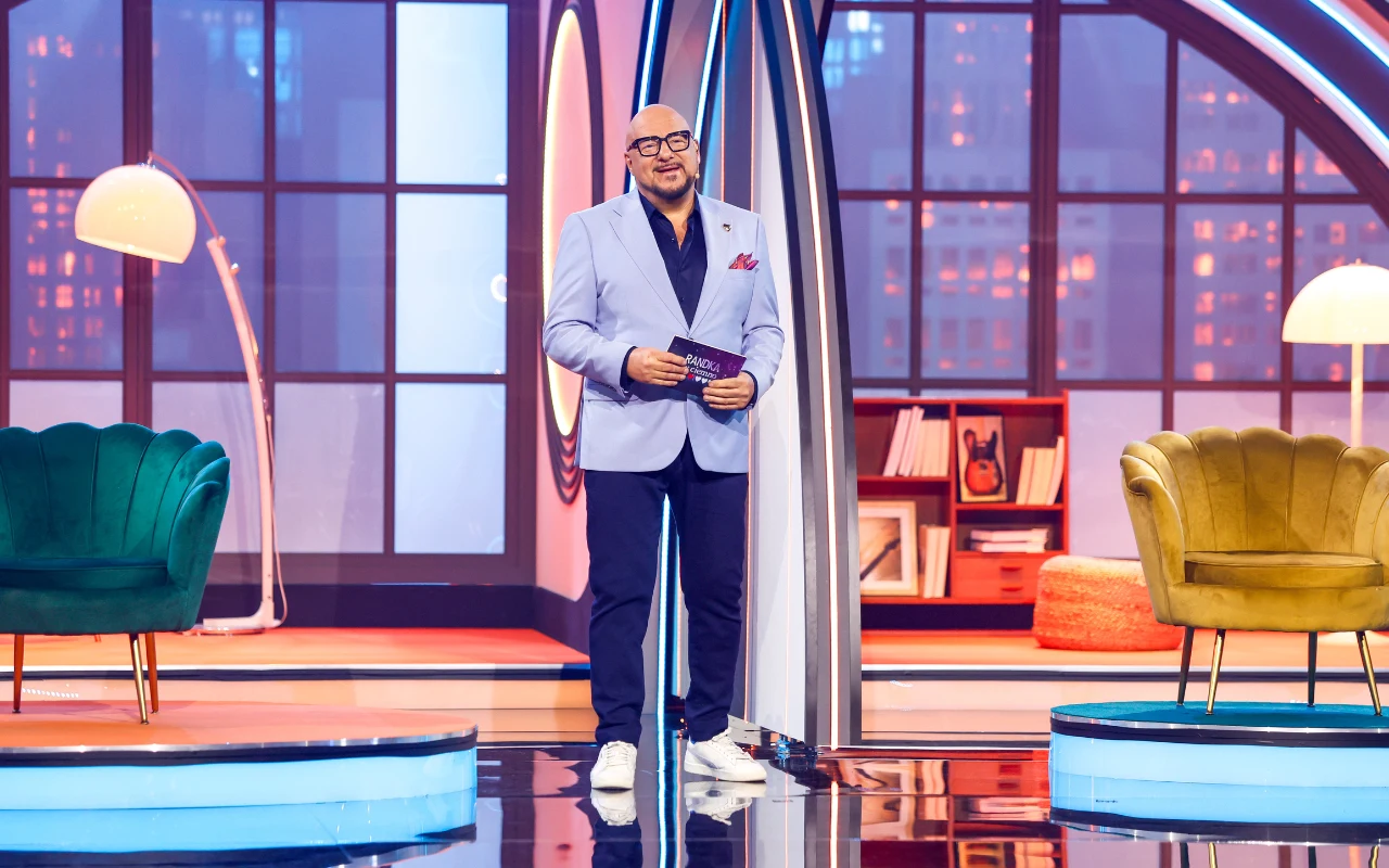 Piotr Gąsowski na planie "Randki w ciemno"