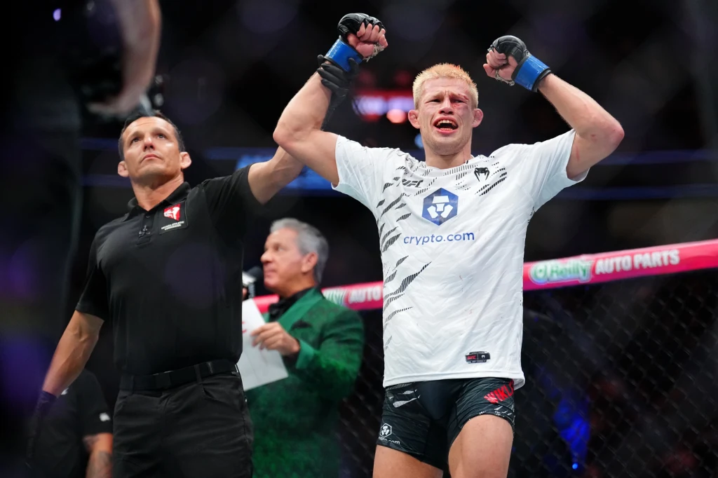 Jakub Wikłacz wygrywa na UFC 320 Jakub Wikłacz wygrywa na UFC 320