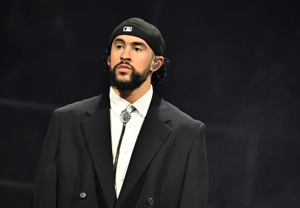 Bad Bunny odpowiada na krytykę ws. Super Bowl Halftime Show. "Masz cztery  miesiące na naukę" - Muzyka w INTERIA.PL