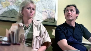 Sławomira Łozińska i Marek Kondrat w scenie z serialu "W labiryncie"
