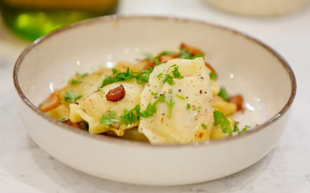 Smażone pierogi z kaszą, kapustą i kiełbasą - jesienny hit od Karoliny Stolarskiej-Bigos 