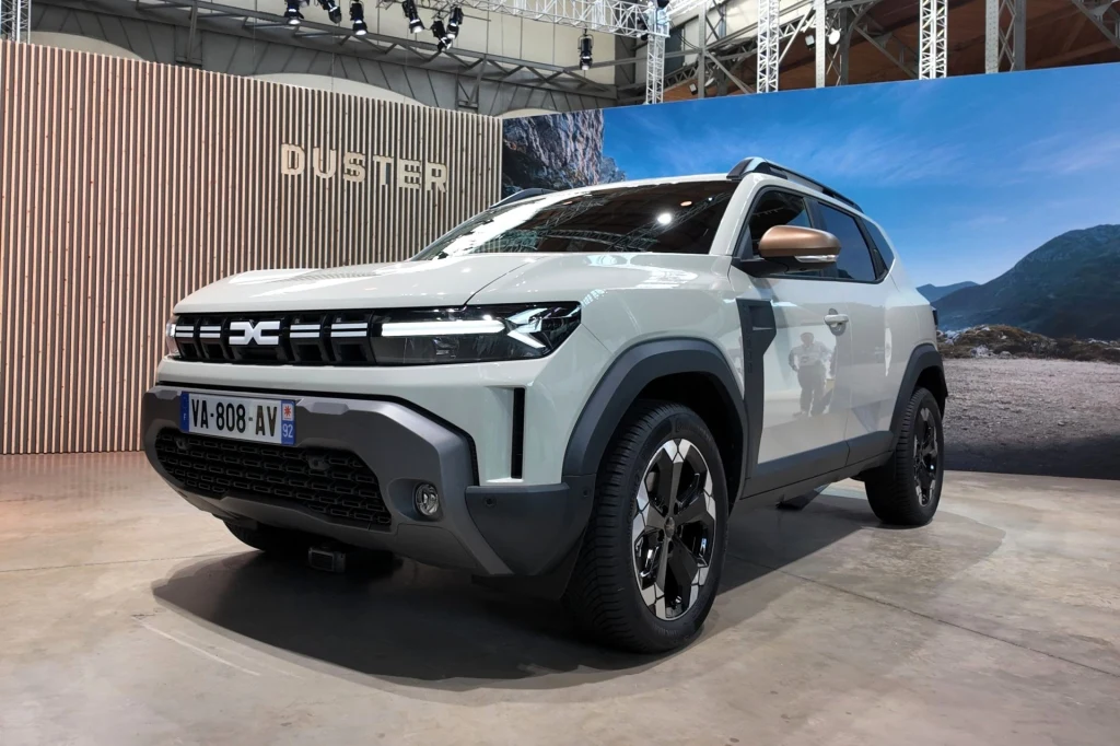 Dacia Duster i Bigster dostępne będą z nowym układem napędowym. Połączy hybrydę, instalację LPG i napęd na cztery koła. Dacia Duster i Bigster dostępne będą z nowym układem napędowym. Połączy hybrydę, instalację LPG i napęd na cztery koła.