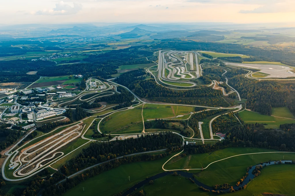 Immendingen Test and Technology Centre to ogromny ośrodek testowania samochodów Mercedesa Immendingen Test and Technology Centre to ogromny ośrodek testowania samochodów Mercedesa
