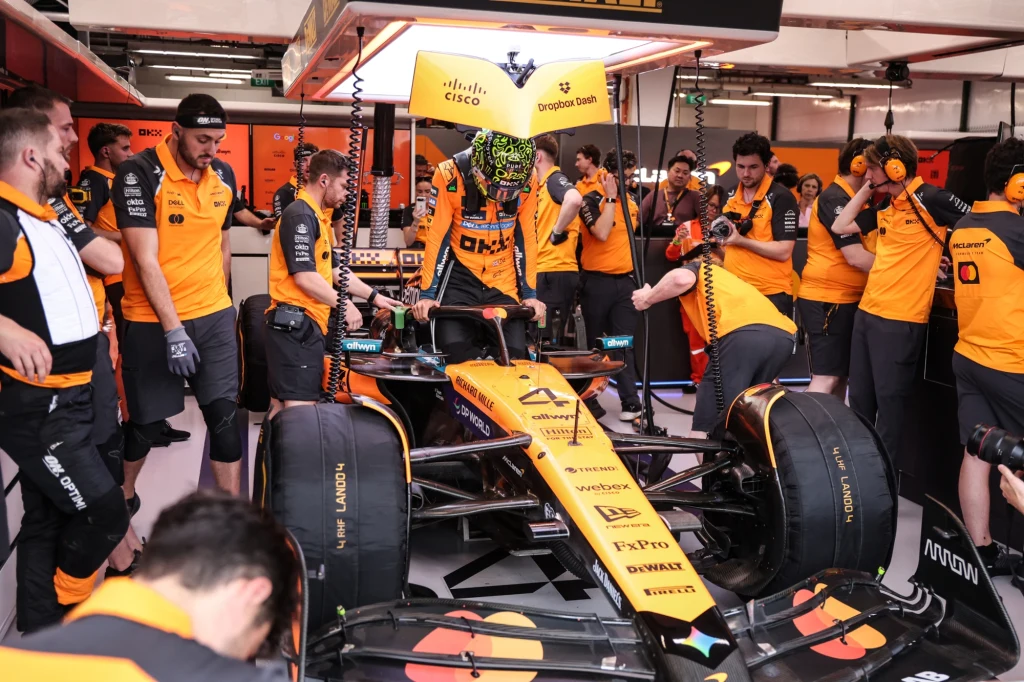 Zespół McLarena w Singapurze drugi raz z rzędu został mistrzem świata konstruktorów