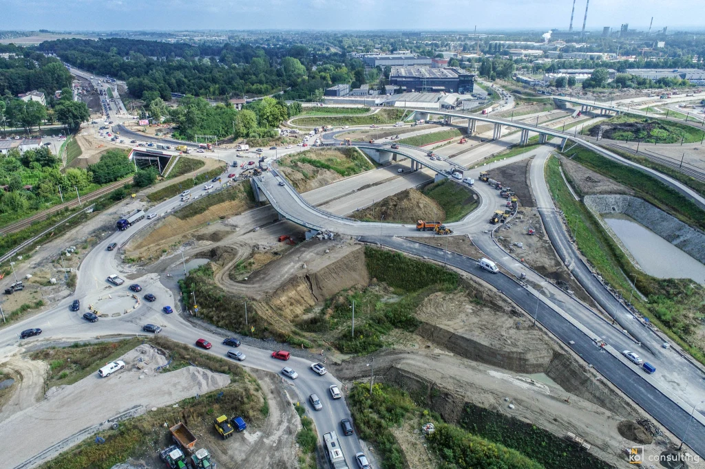 Od 6 października zmieni się organizacja ruchu na budowanym wciąż węźle Grębałów przy drodze S7 w Krakowie Od 6 października zmieni się organizacja ruchu na budowanym wciąż węźle Grębałów przy drodze S7 w Krakowie
