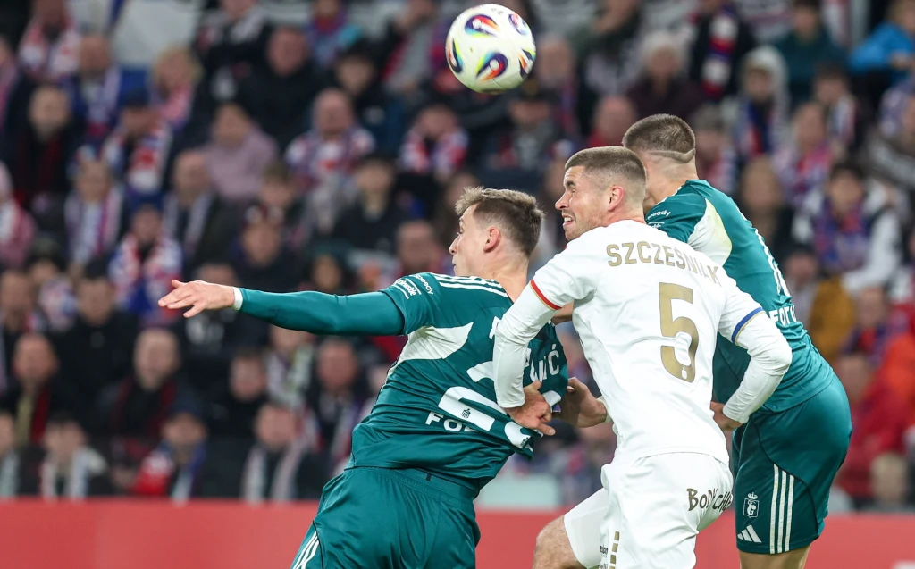 Mileta Rajović (pierwszy z lewej) nie budził w zabrzańskich defensorach przesadnego respektu Mileta Rajović (pierwszy z lewej) nie budził w zabrzańskich defensorach przesadnego respektu