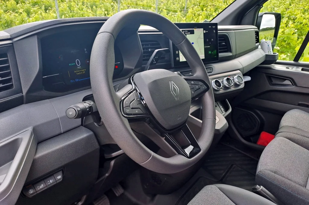 Polacy coraz częściej sprowadzają używane samochody dostawcze Polacy coraz częściej sprowadzają używane samochody dostawcze