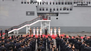 Kim Dzong Un podczas inspekcji niszczyciela "Choe Hyon"