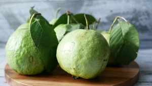 Dlaczego warto włączyć gujawę do diety?