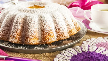 Babka z sezonowym owocem, którego prawie nie używamy do ciast. Hiszpański przepis robi furorę