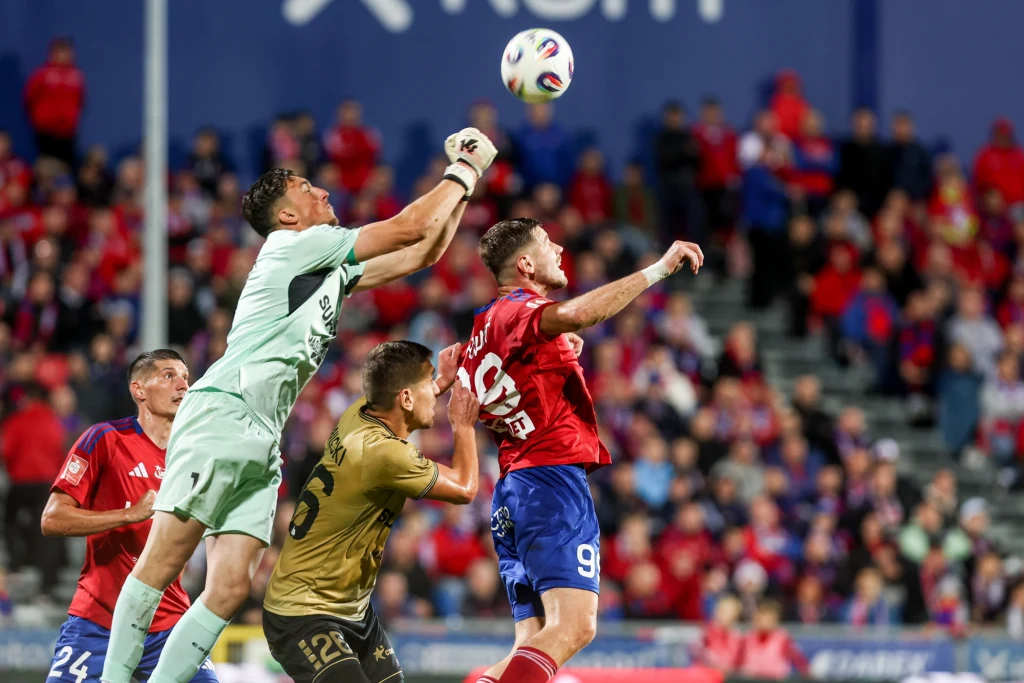 Marcel Łubik od początku sezonu jest podstawowym bramkarzem Górnika Zabrze. Marcel Łubik od początku sezonu jest podstawowym bramkarzem Górnika Zabrze.