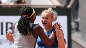 Katerina Siniakova (przodem) zagra w drugiej rundzie Wuhan Open