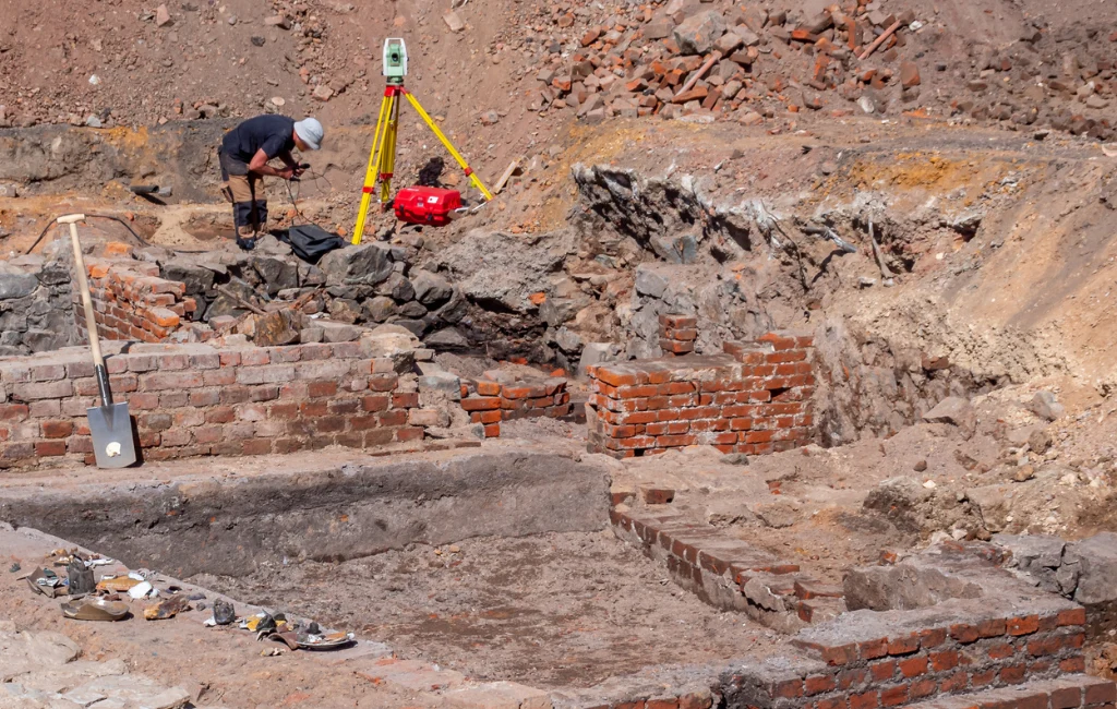 Podczas wykopalisk archeologicznych w centrum miasta odsłonięto pozostałości zabudowań z różnych okresów historii. Zdj. ilustracyjne.
