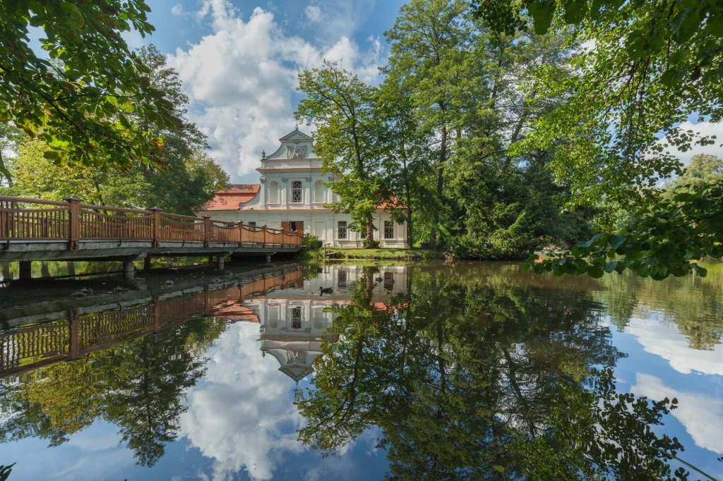 Jesienią pozwól sobie na odkrywanie małych miast o niebywałej urodzie Jesienią pozwól sobie na odkrywanie małych miast o niebywałej urodzie