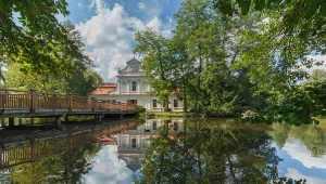 Jesień wygląda tu zjawiskowo. Niewielkie miasteczko zapiera dech