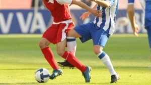 Co grozi za faul w piłce nożnej?