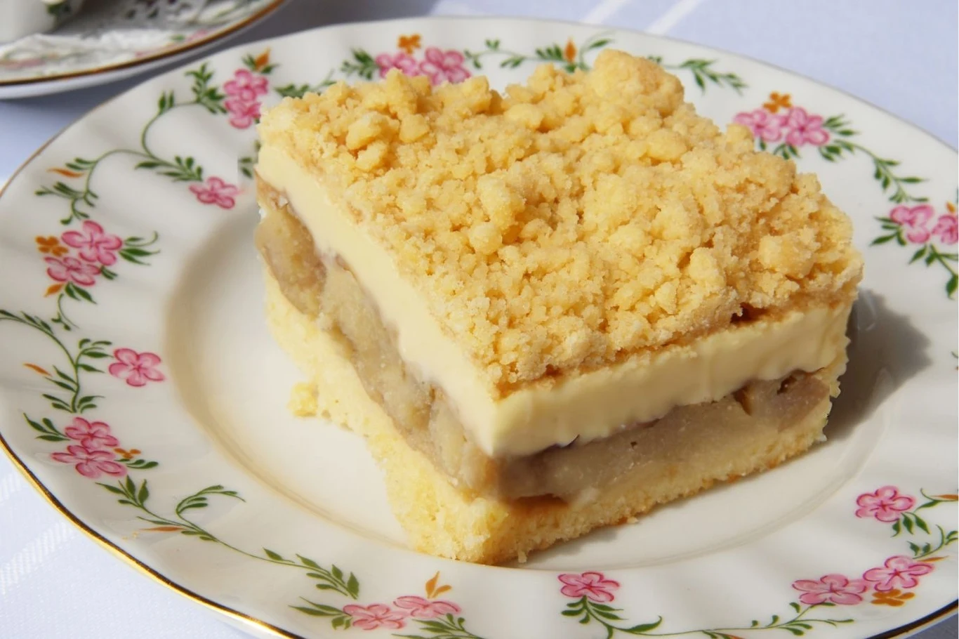 Ciasto z gruszkami i masą budyniową to klasyk wśród jesiennych wypieków