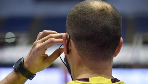 VAR interweniuje tylko w przypadku bezpośrednich czerwonych kartek, a nie tych, które otrzymuje zawodnik po drugiej żółtej