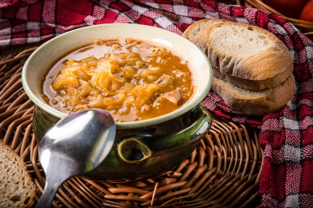 Jednogarnkowe danie z kapustą kiszoną nasyci cię na wiele godzin Jednogarnkowe danie z kapustą kiszoną nasyci cię na wiele godzin